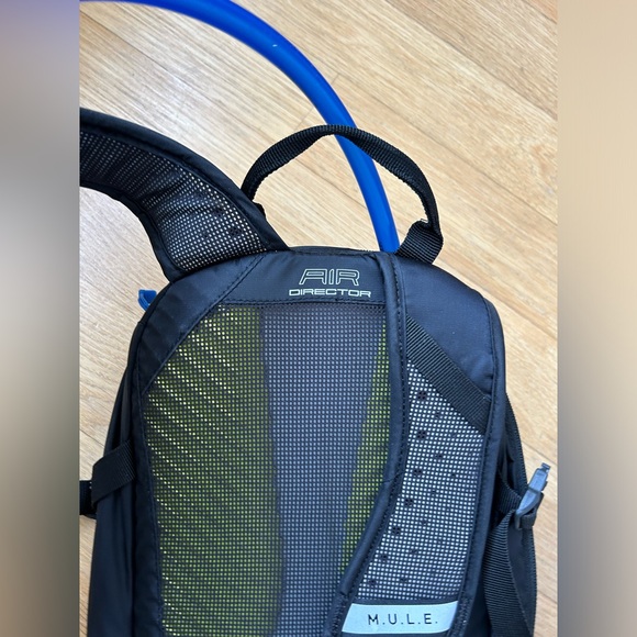 Camelbak MULE camel back - water hiking backpack - in black - Picture 2 of 5